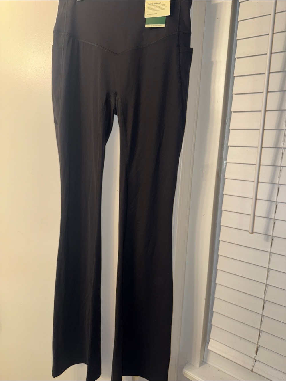 HALARA Black Boot-Cut Yoga Leggings with Side Pockets